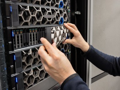 Stała obsługa informatyczna a rola w poprawie efektywności i wydajności systemów