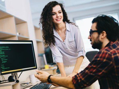 Jak zapewnić ciągłość działania systemów IT w firmie dzięki stałej obsłudze?