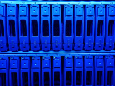 Jakie są najlepsze strategie backupu i przywracania danych w firmie?