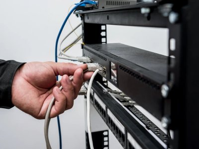 Outsourcing IT vs własny dział IT - porównanie kosztów