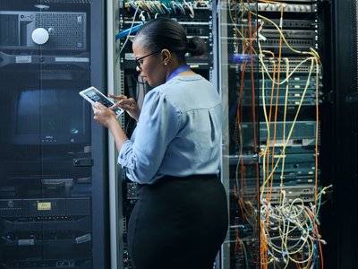 Usługi outsourcingu IT a sektor księgowości - jak technologia ułatwia procesy finansowe