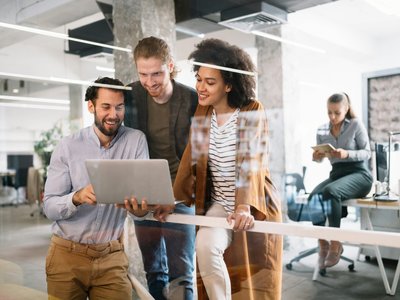 Wdrożenia IT a efektywność biznesu - Jak zautomatyzować procesy w firmie?